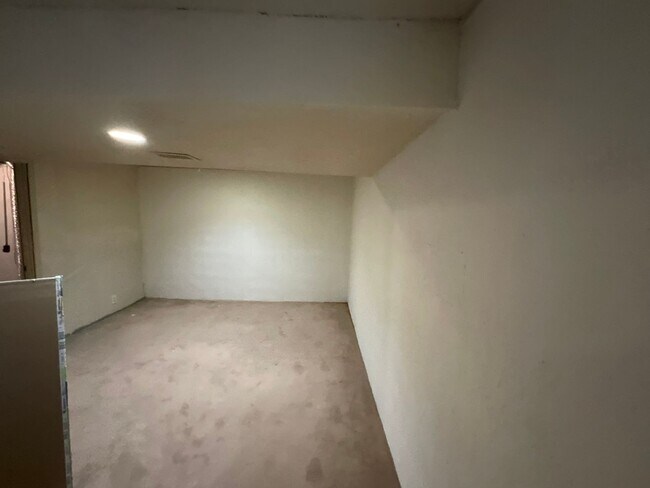 Building Photo - 11800 Caenen St