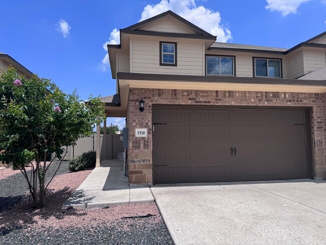 Building Photo - 3bd/2.5ba in Seguin