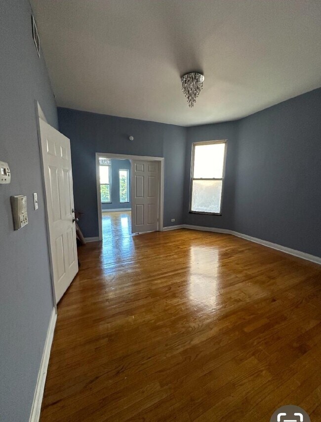 Building Photo - 5943 S Indiana Ave