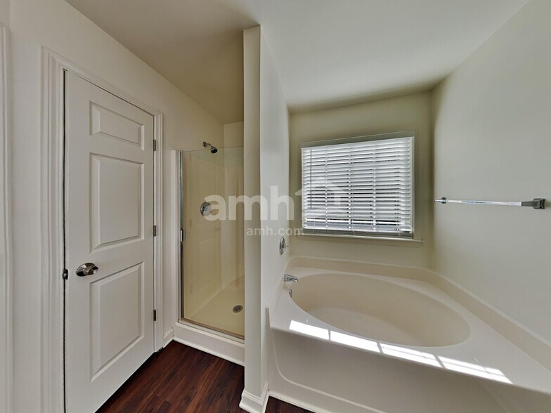 Building Photo - 2264 Monthemer Cove