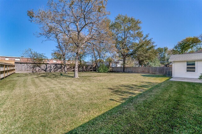 Building Photo - 4502 Brookwoods Dr