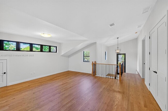 Building Photo - 2330 Overbrook St