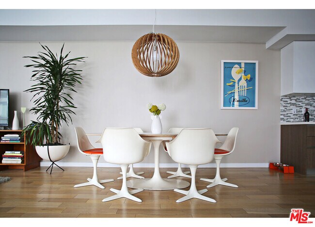 Building Photo - 1211 N Garbo Ln