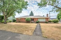 Building Photo - 3 Bedroom Single Level