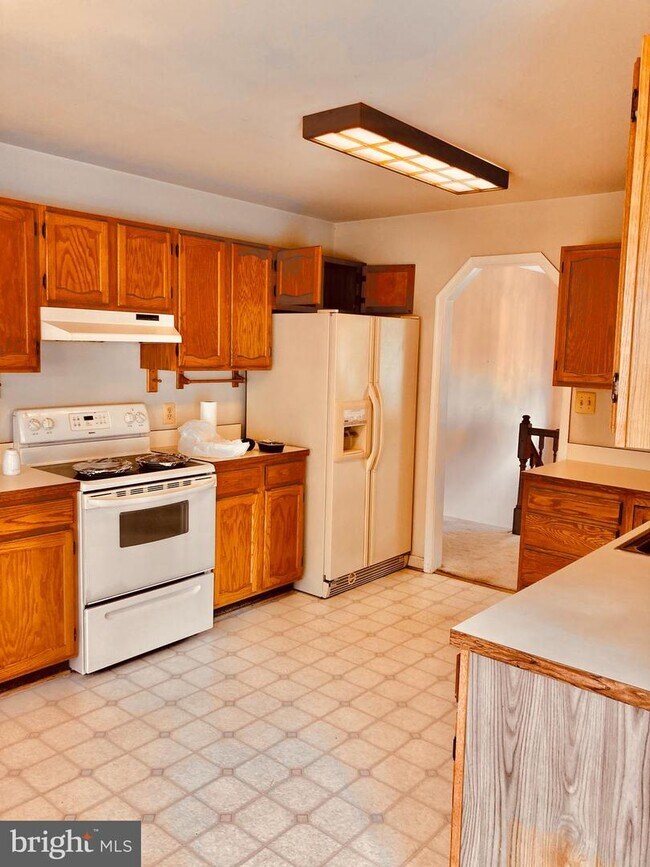 Building Photo - 6830 Red Rose Village Dr