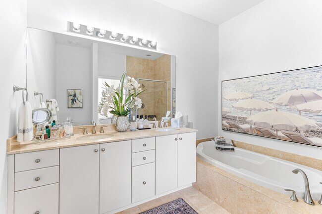 Building Photo - 701 S Olive Ave