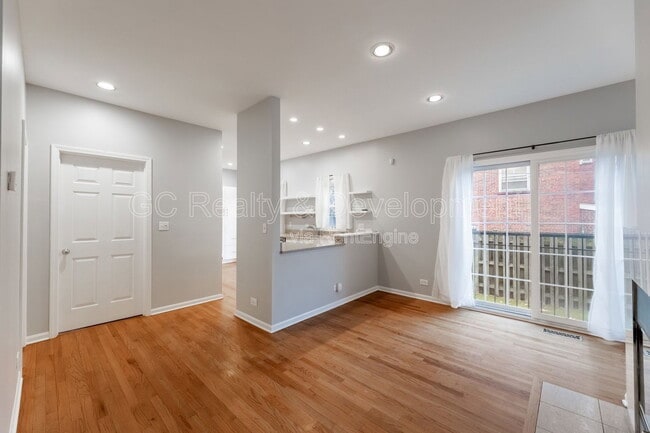 Building Photo - 5424 S Ellis Ave