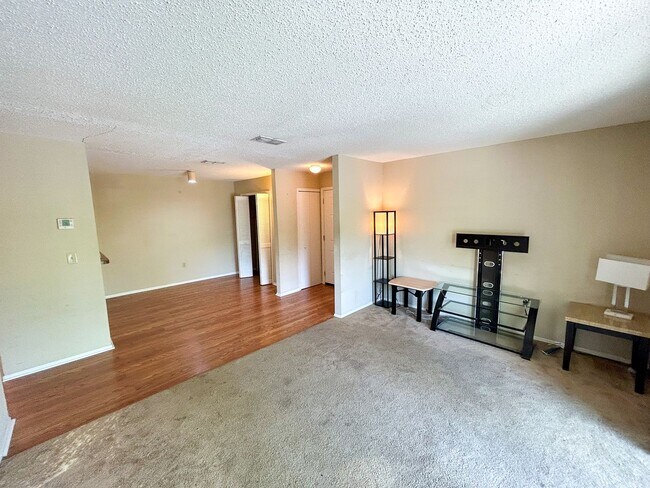 Building Photo - 3705 SW 27th St