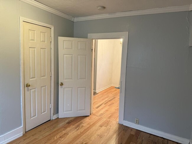 Building Photo - 1406 E Fairview Ave