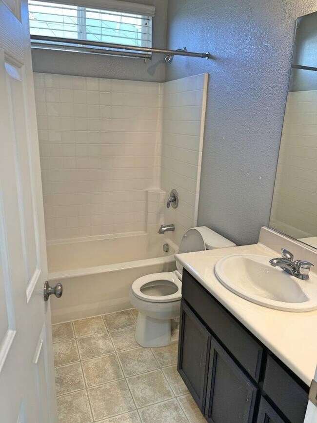 Building Photo - 1436 Bello Dr