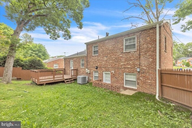 Building Photo - 664 S Greenbrier St