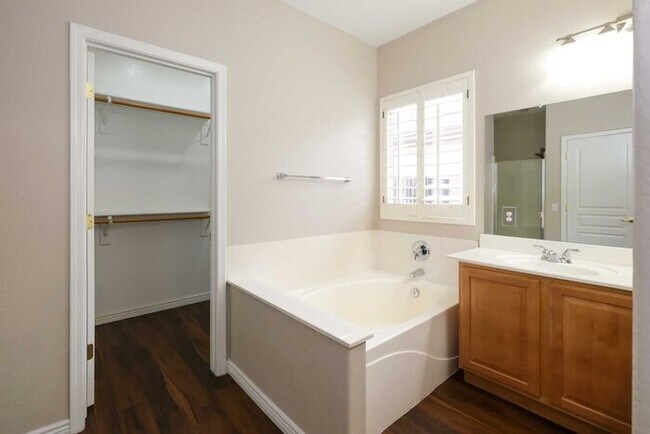 Building Photo - Move-In Ready Home in Highly Desirable Lagos Vistoso