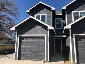 Building Photo - $1500! Stylish 2BR Townhome with 15 Minutes from Downtown Fort Worth Stockyards! Free application...