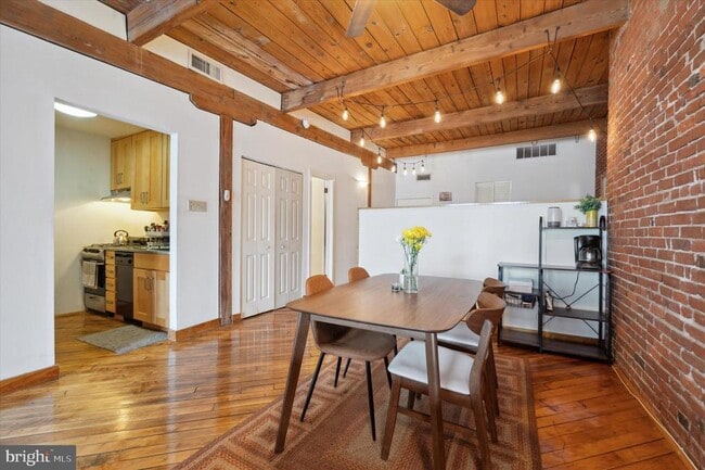 Building Photo - 122 Chestnut St