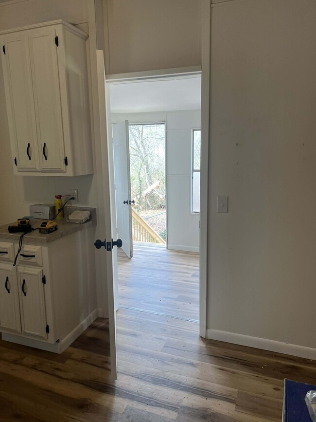 Building Photo - 1403 Goehler Rd SE