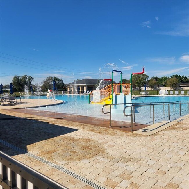 Building Photo - 634 Llama Dr