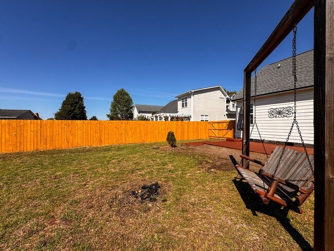Building Photo - Lovely 4 Bed 2 Bath Home in Hope Mills