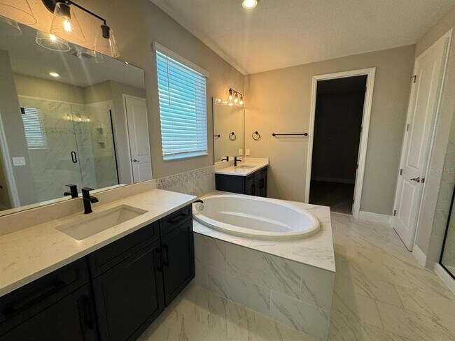 Building Photo - 16405 Silver Brk Wy