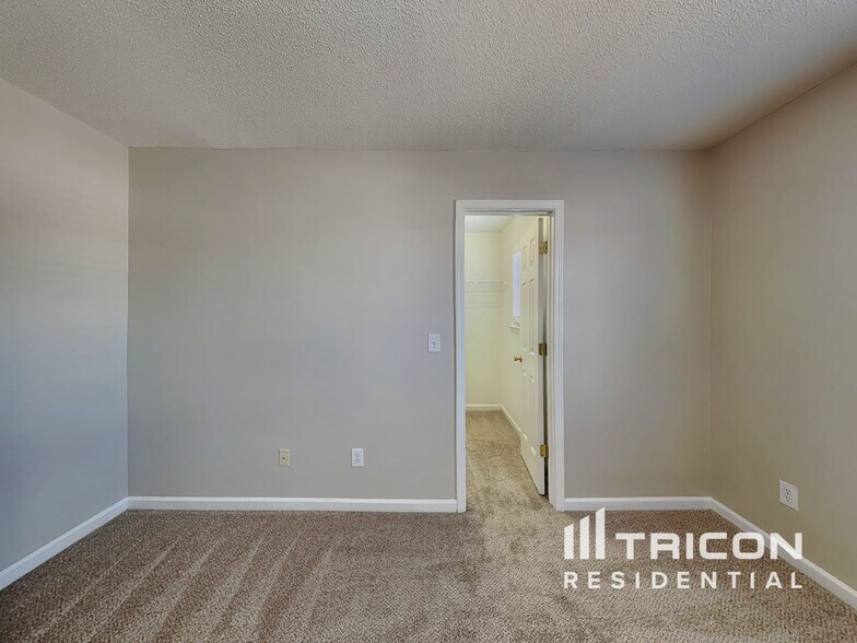 Building Photo - 8109 Bright Oak Trail