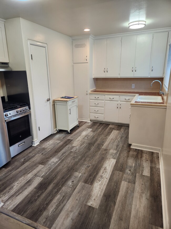 Kitchen - 482 Dover Way