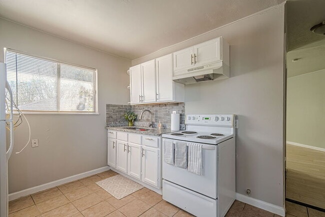 Building Photo - 2323 Arbor Pl