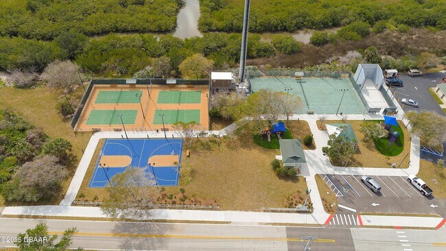 Building Photo - 4712 Dixie Dr