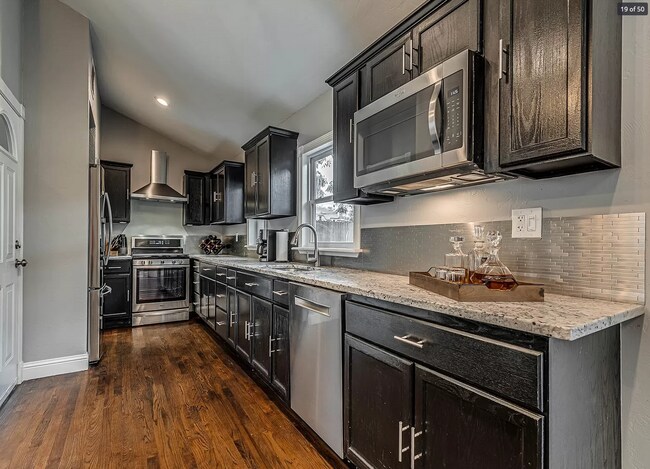 Building Photo - 2 Bed | 2 Bath in Midtown!