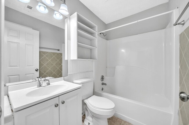 Building Photo - 825 Chatham Park Dr SW