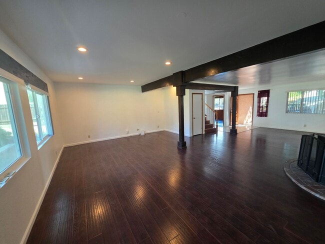 Building Photo - 3 Bedroom Home for Rent with RV Parking, Rock Views & Large Lot