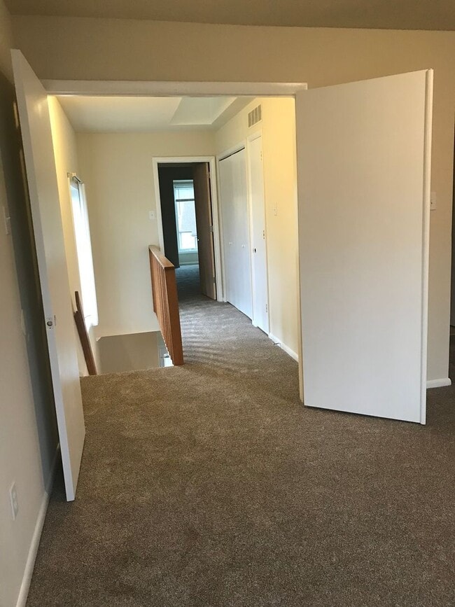 Building Photo - 2 bedroom, 2.5 bath townhome in Pike Creek