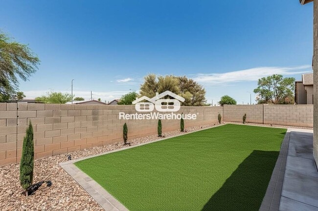 Building Photo - 11246 W Chase Dr