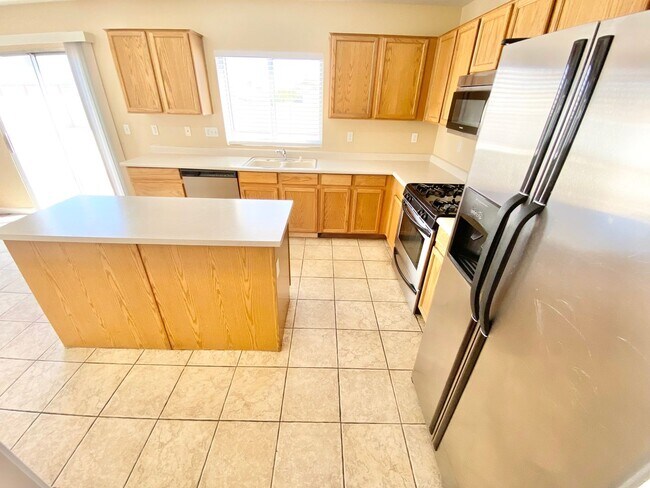 Building Photo - WONDERFULL 2STORY WITH 3 BEDROOM,  LOFT & 2 CAR GARAGE