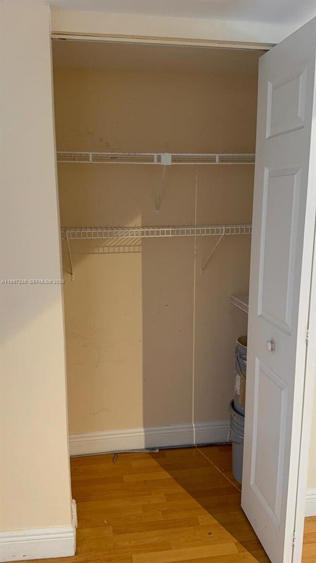 Building Photo - 447 NE 195th St