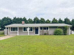 Building Photo - Charming Ranch in Highly Sought-After Grea...