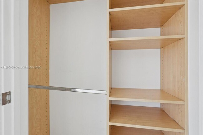 Building Photo - 1060 Brickell Ave