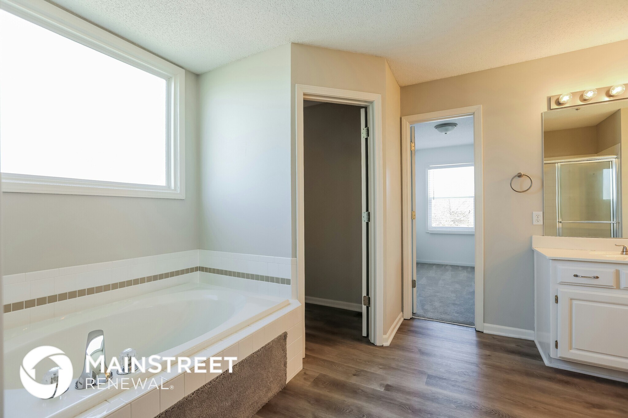 Building Photo - 12972 S Summit St