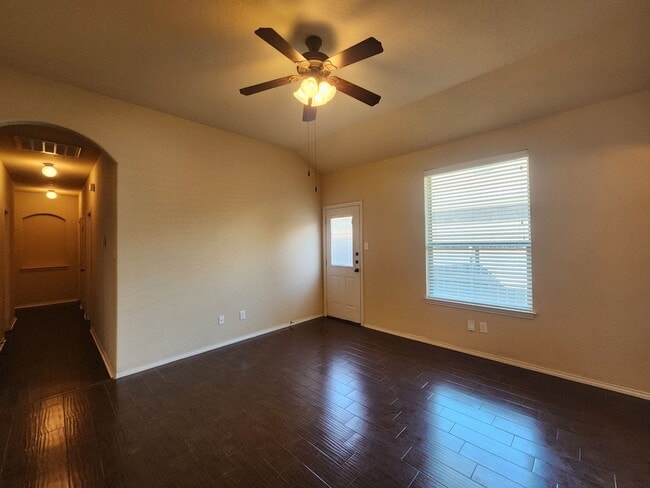 Building Photo - Wood Like Tile Flooring & Vinyl Plank - No Carpet / 1 Story Unit/ Fenced in Yard / Interior Washe...