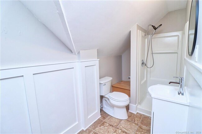 Building Photo - 165 Elm St