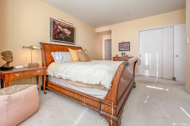 Building Photo - 333 Bush St