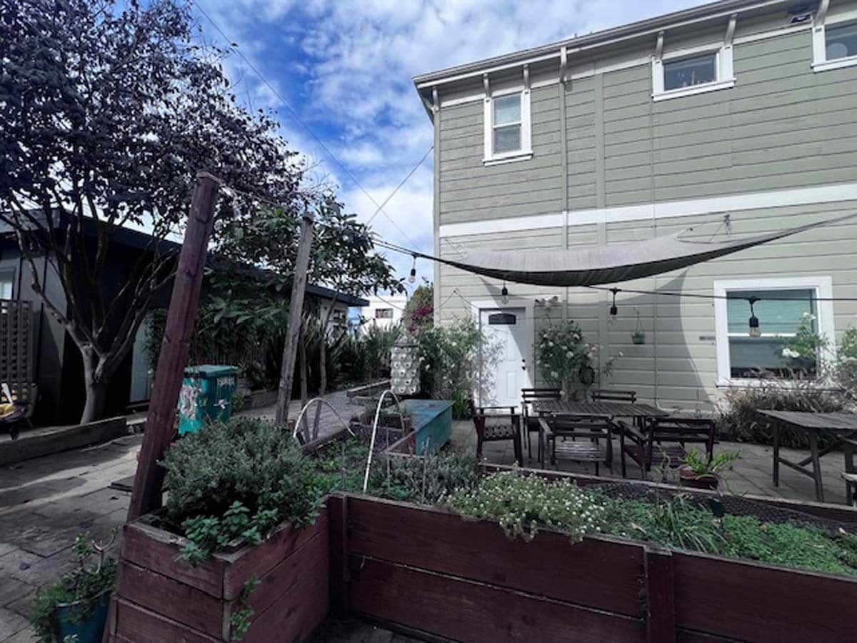 Building Photo - 6235 San Pablo Ave