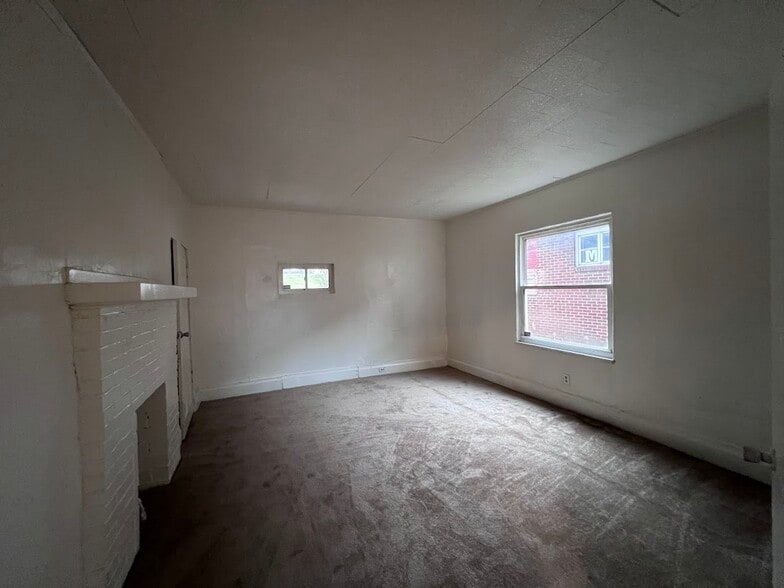 Building Photo - 207 E 10th Ave