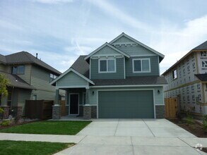 Building Photo - MOVE IN SPECIAL 1/2 OFF FIRST MONTHS RENT-...