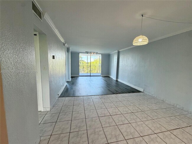 Building Photo - 3660 NE 166th St