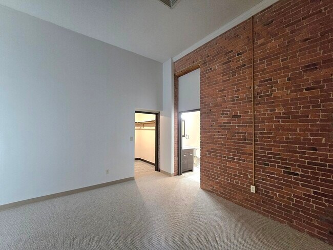 Building Photo - 147 Rawson Rd