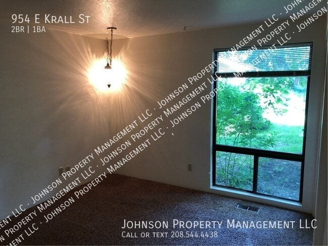 Building Photo - 954 E Krall St