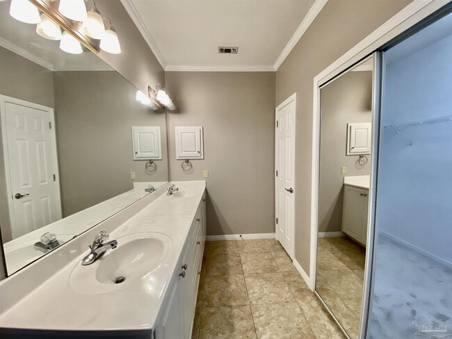 Building Photo - 4114 Oak Pointe Dr