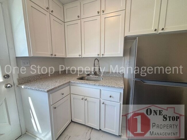 Building Photo - Beautifully Remodeled 2-bedroom, 1-bath ho...