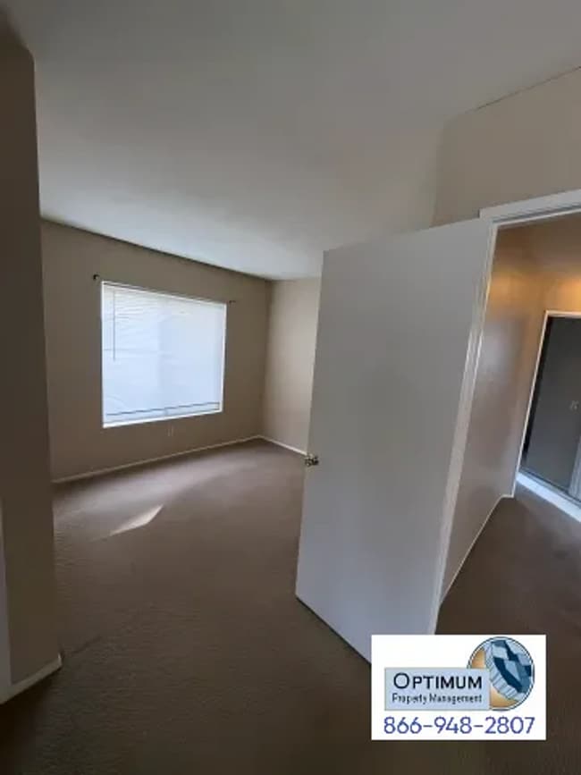 Building Photo - Charming 3 Bedroom, 2 Bathroom Single-Family Home in Adelanto