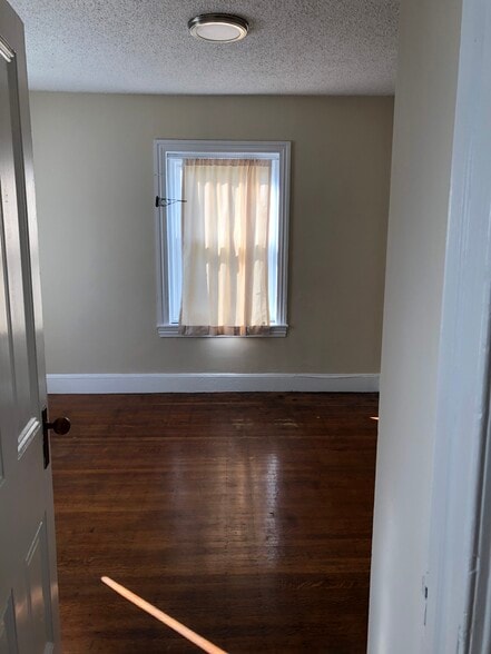 Bedroom - 2124 Walnut St