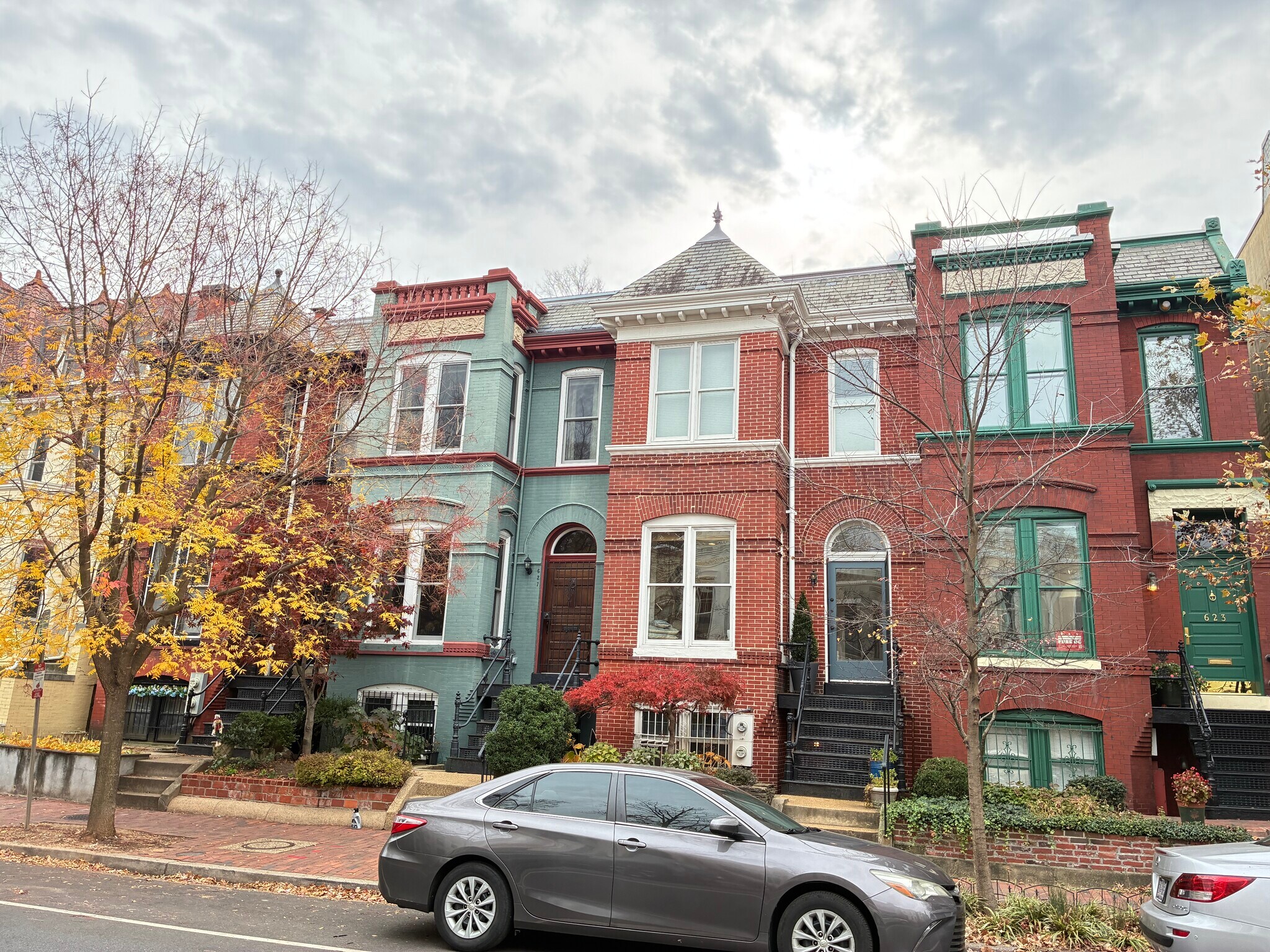 Building Photo - 625 C St NE